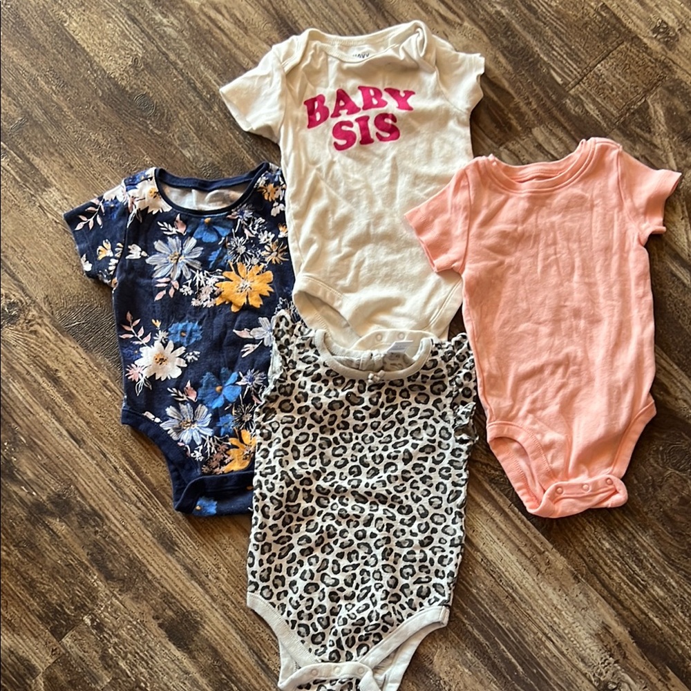 6-12Mo Old Navy Short Sleeve Onesie Bundle